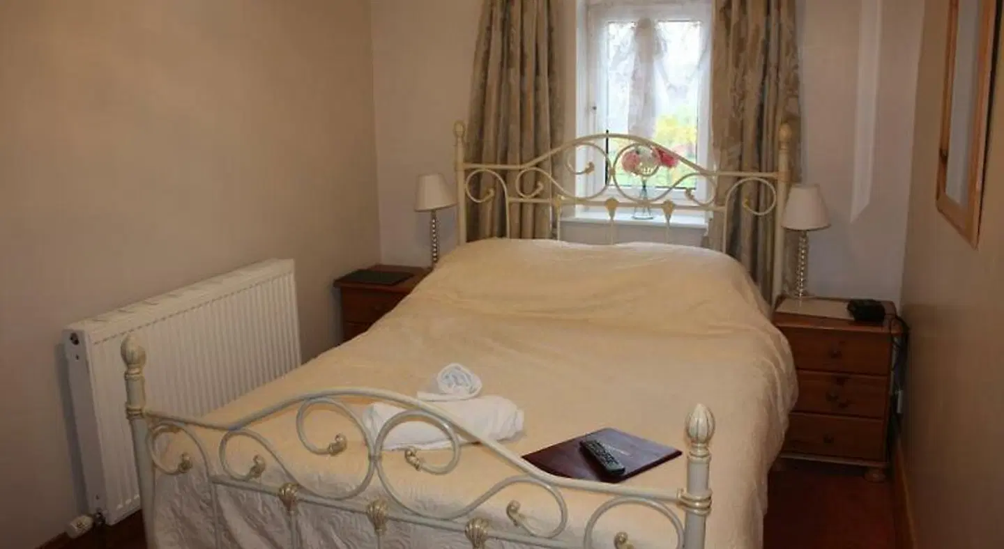 Barons Court ROOM_EXAMPLE