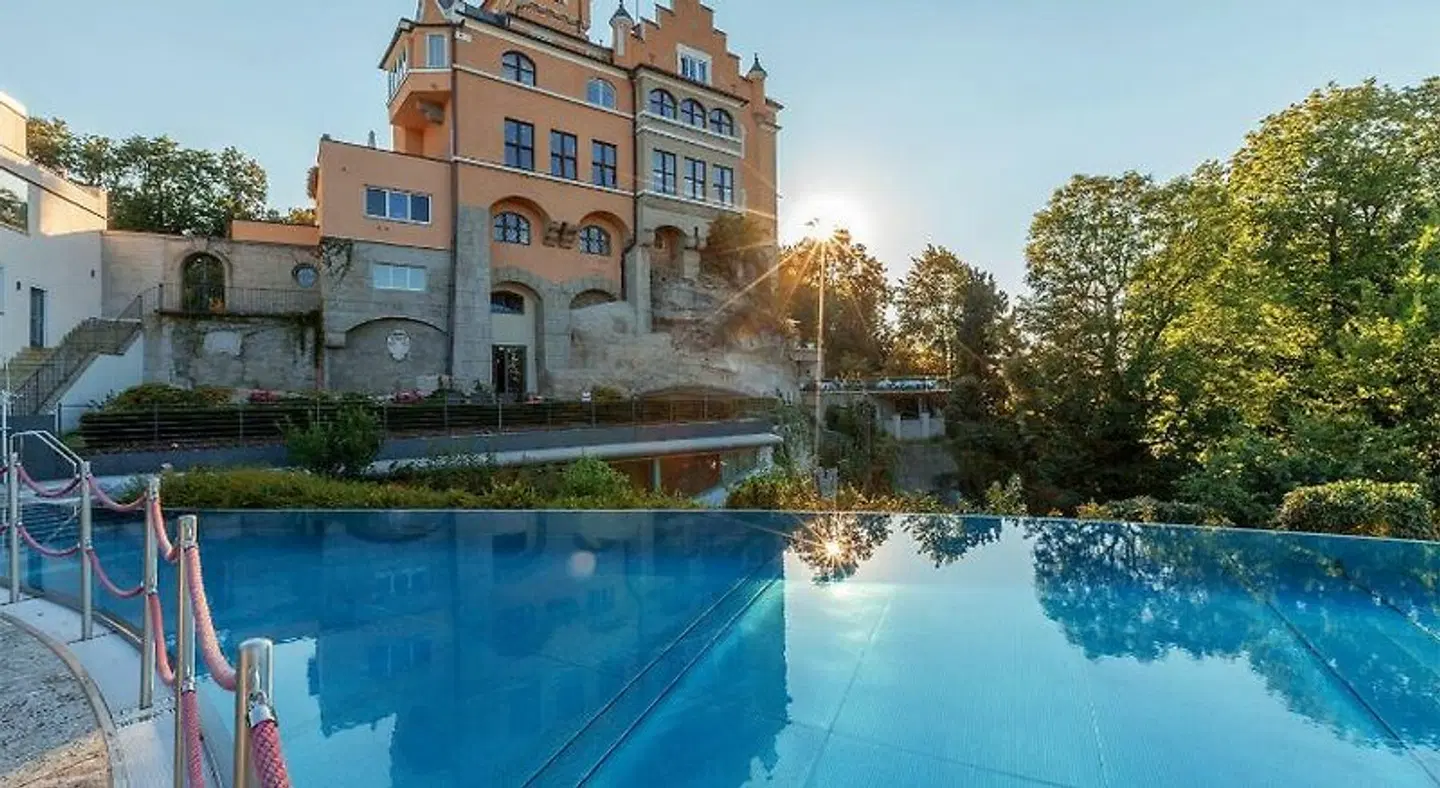 Schloss Mönchstein OUTDOOR_POOL