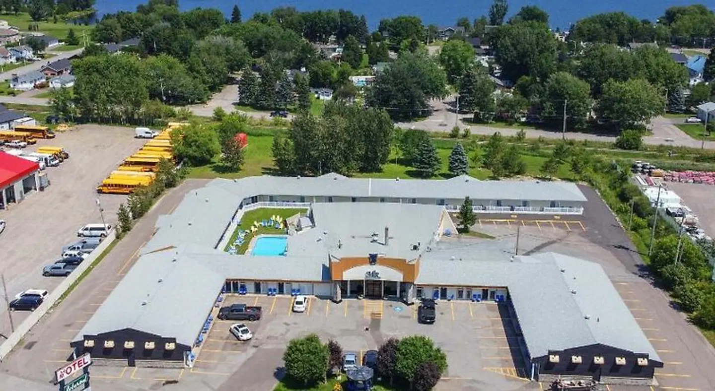 Motel Roberval EXTERIOR