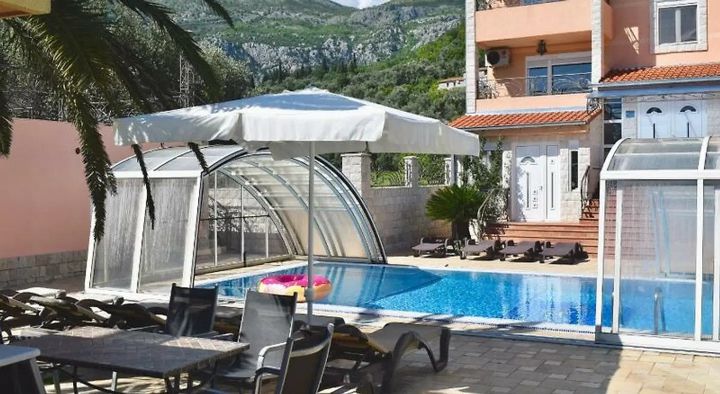 Villa Dolphin Apartments OUTDOOR_POOL