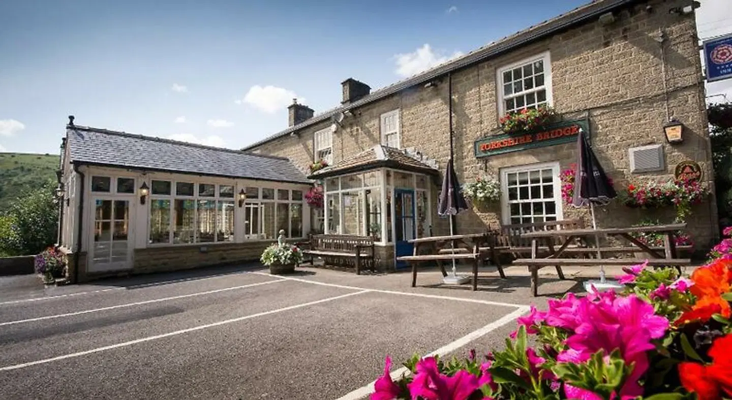 Yorkshire Bridge Inn EXTERIOR