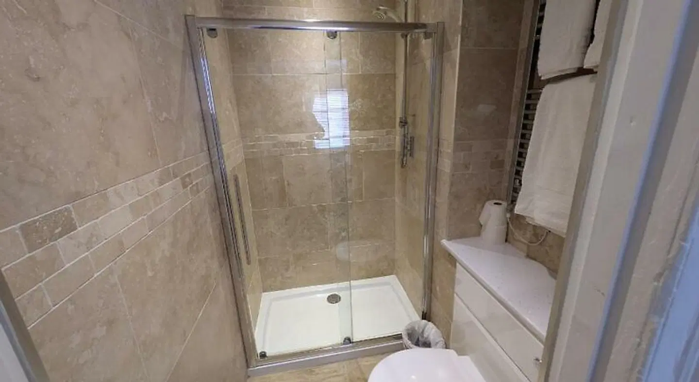 The Buccleuch and Queensberry Arms Hotel Badezimmer