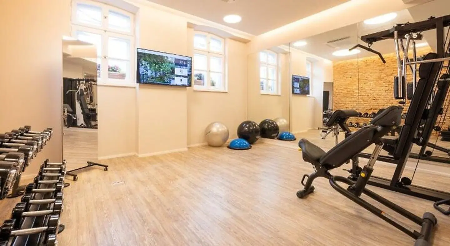 Maximilian SPORTS_AND_LEISURE