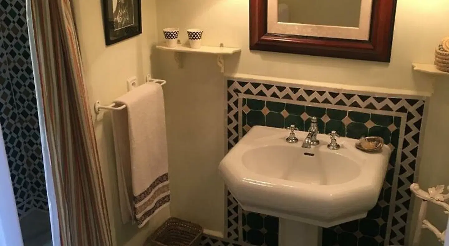 Aux 3 Portes Badezimmer