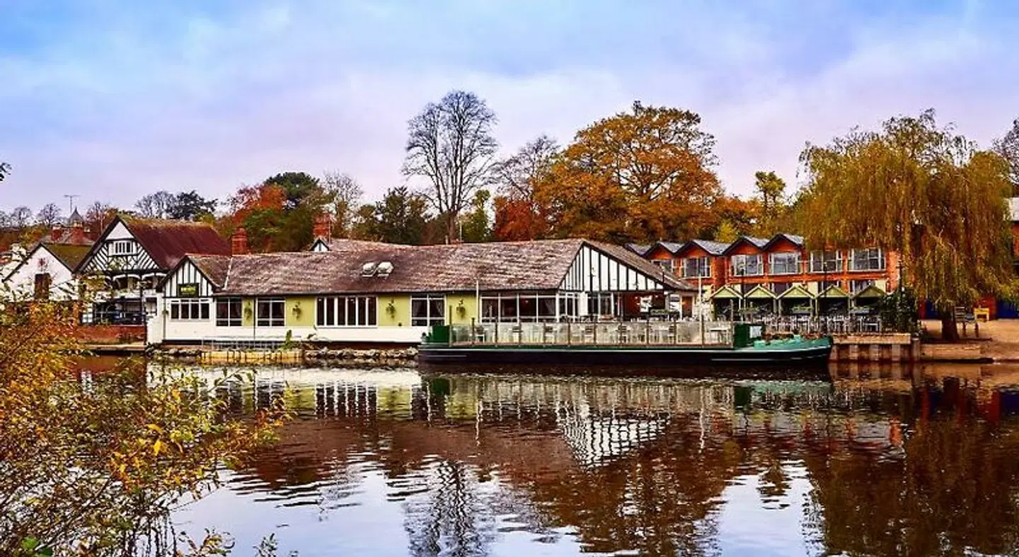 The Boathouse Inn & Riverside Rooms EXTERIOR