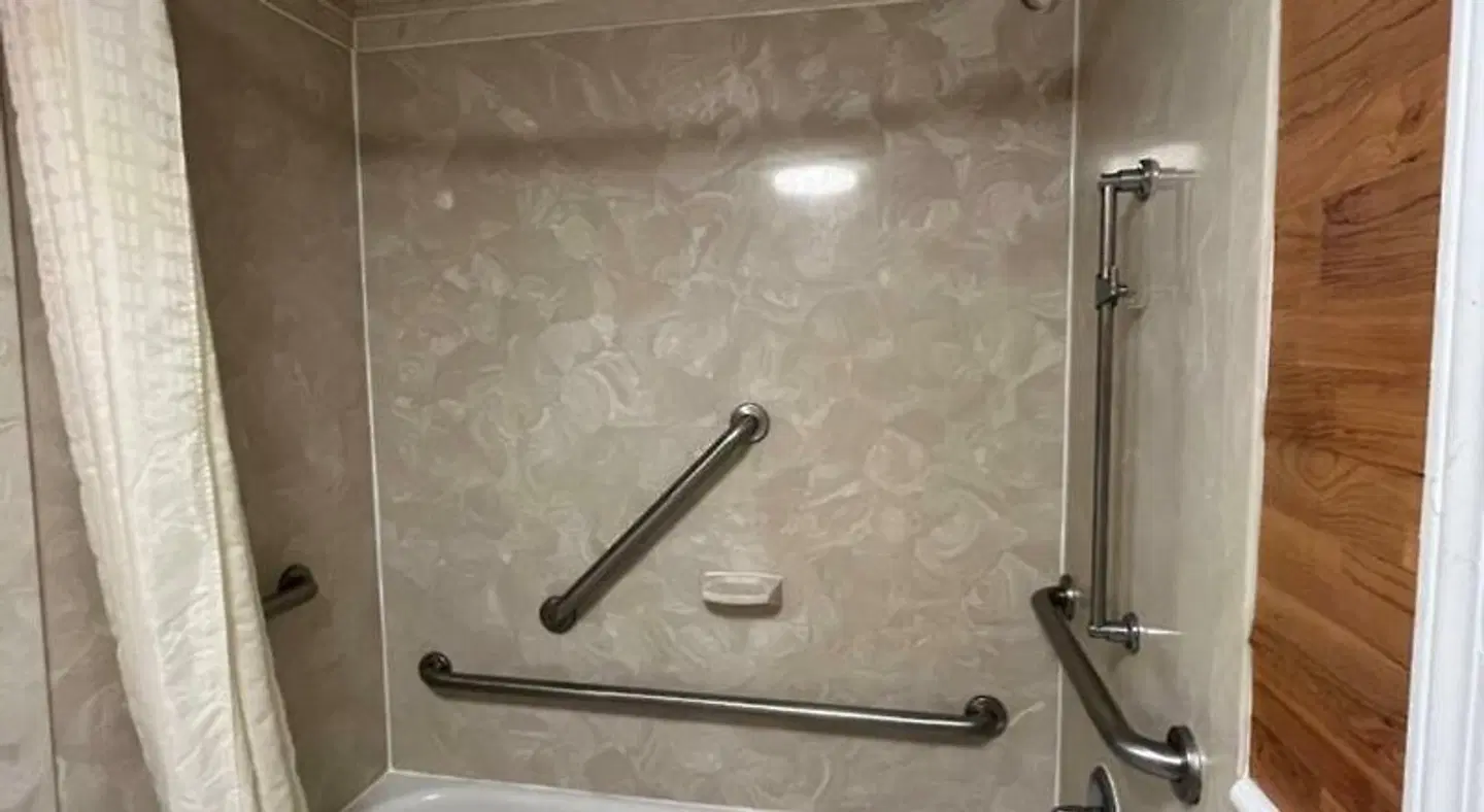 Hallmarc Inn and Suites Badezimmer