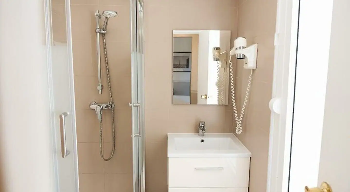 Hôtel Eiffel Segur Badezimmer