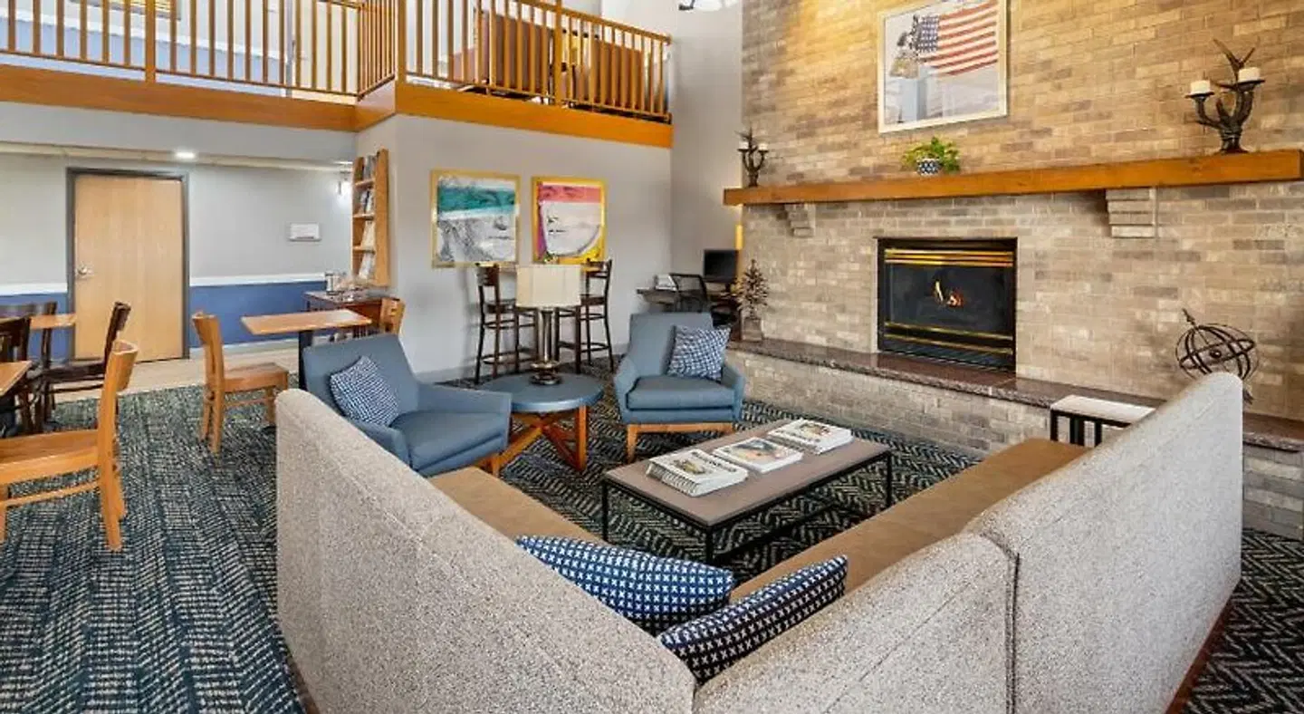 AmericInn by Wyndham Dickinson LOUNGE_LOBBY