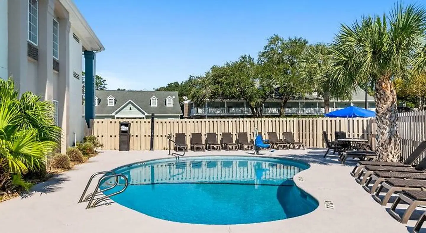 Holiday Inn Express Saint Simons Island by IHG OUTDOOR_POOL