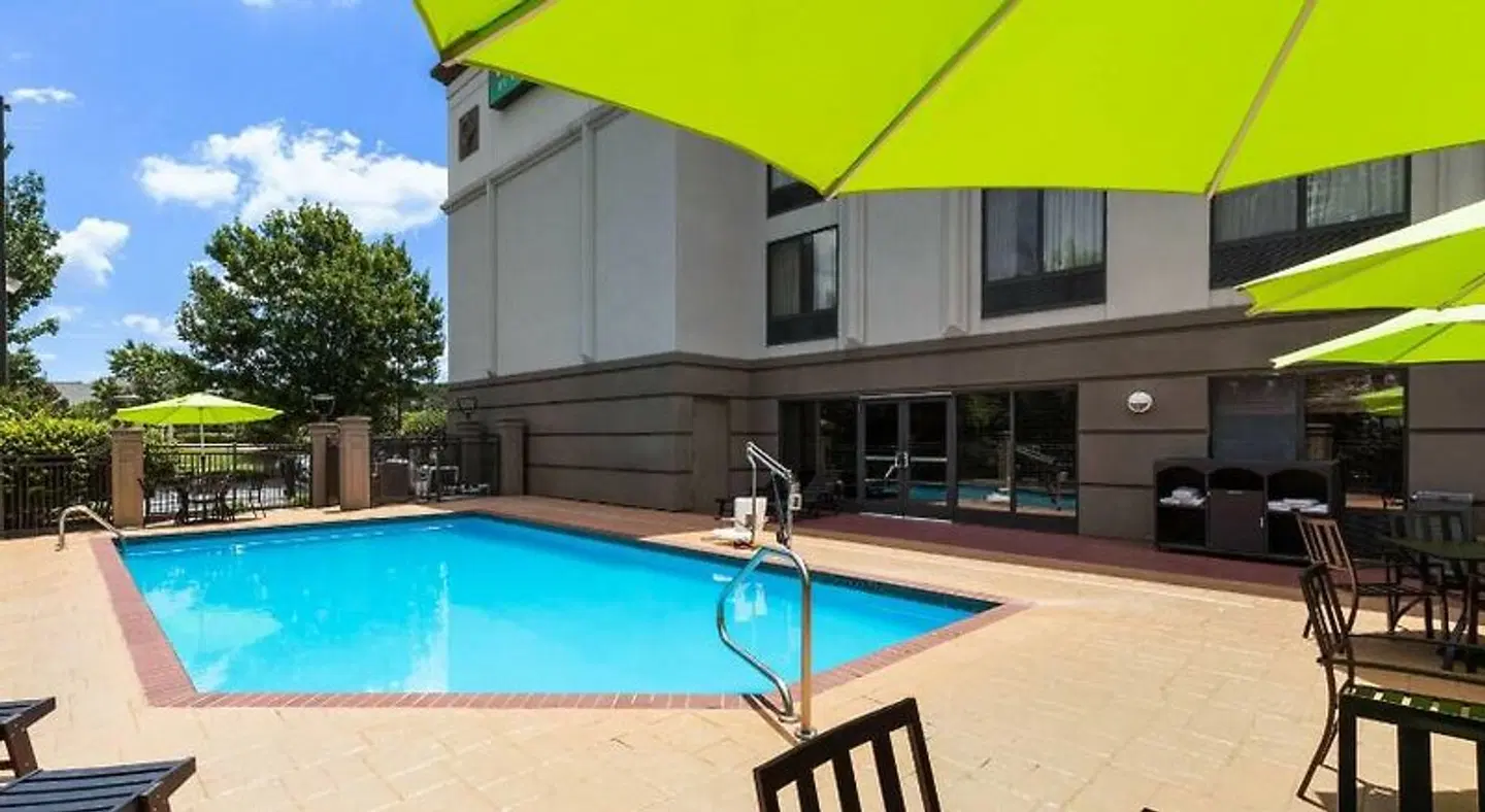 Wingate by Wyndham Little Rock OUTDOOR_POOL