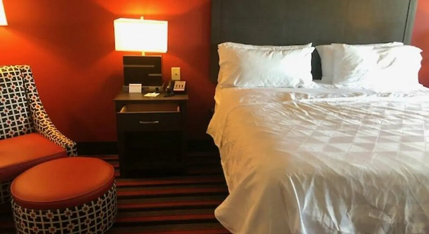 Holiday Inn & Suites Lafayette North by IHG ROOM_EXAMPLE