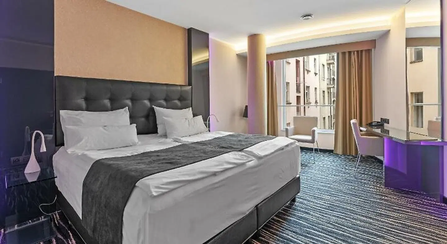 Dancing House Hotel ROOM_EXAMPLE