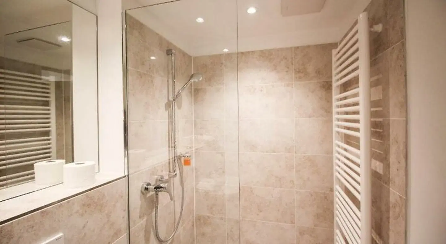 das kleine Hotel in München Badezimmer