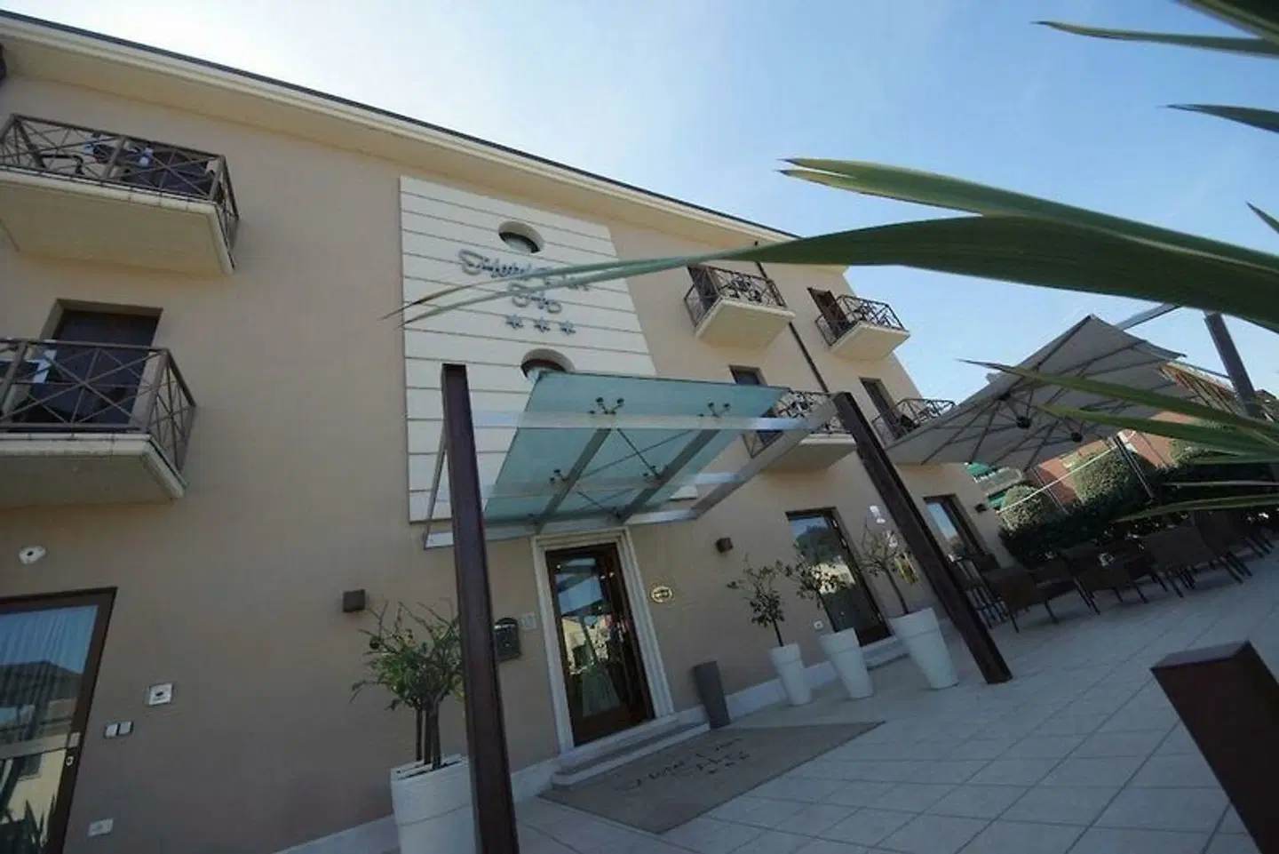 Dori EXTERIOR