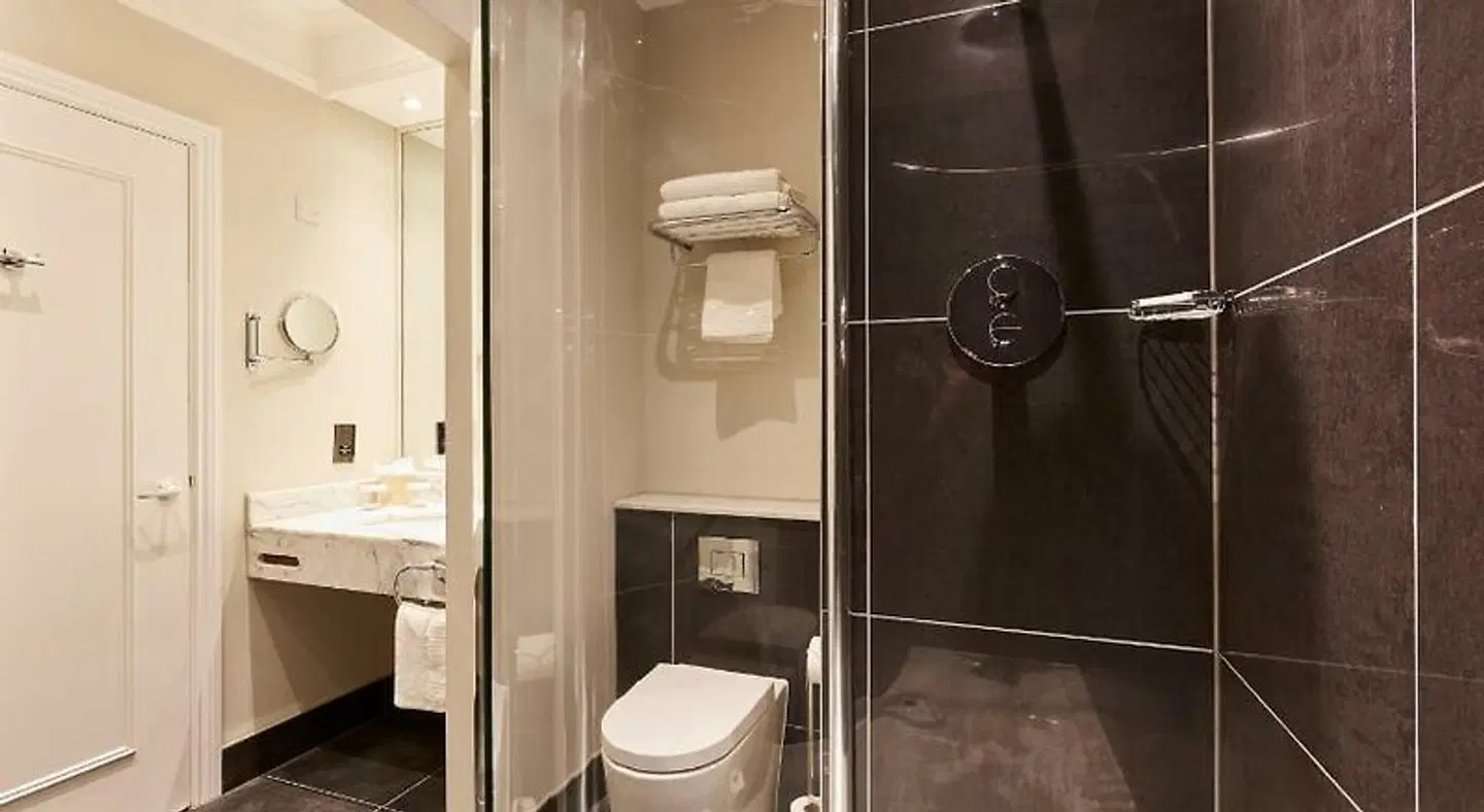 Coldra Court Hotel by Celtic Manor Badezimmer