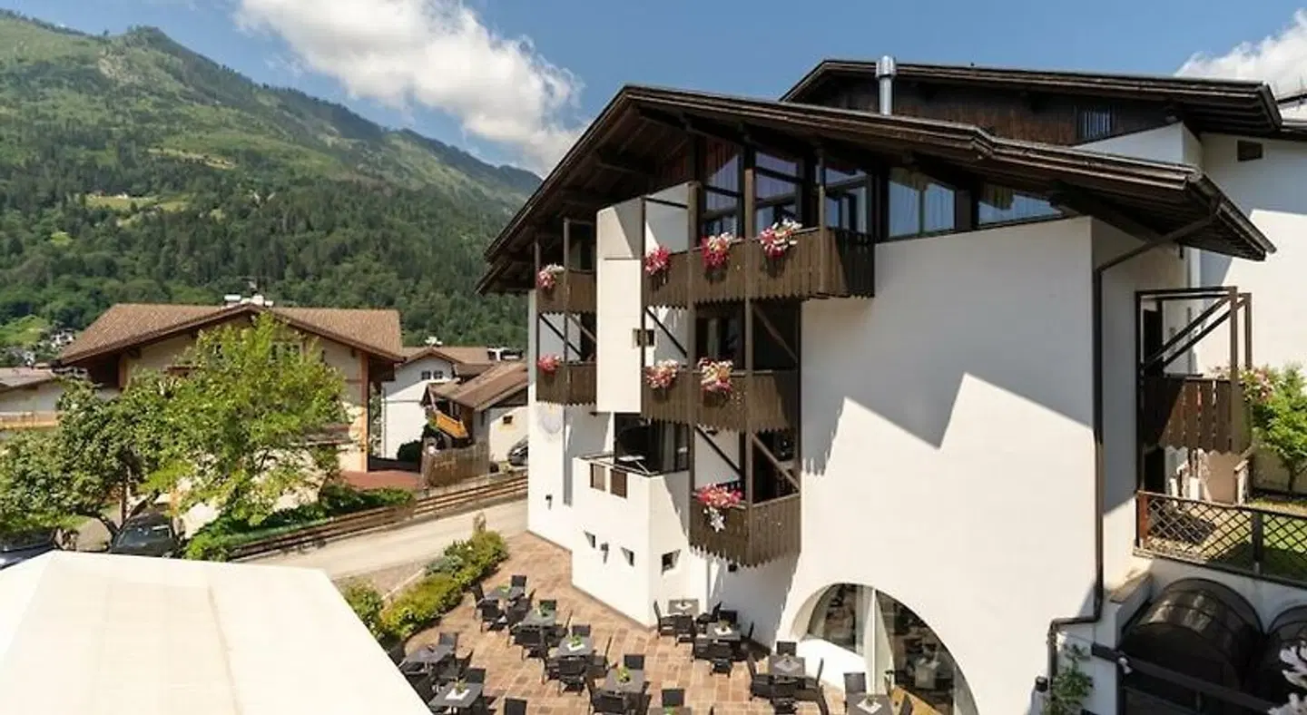 Castel Pietra Terrasse