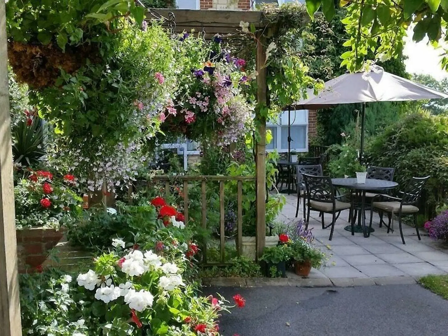 The Bolingbroke Hotel Garten