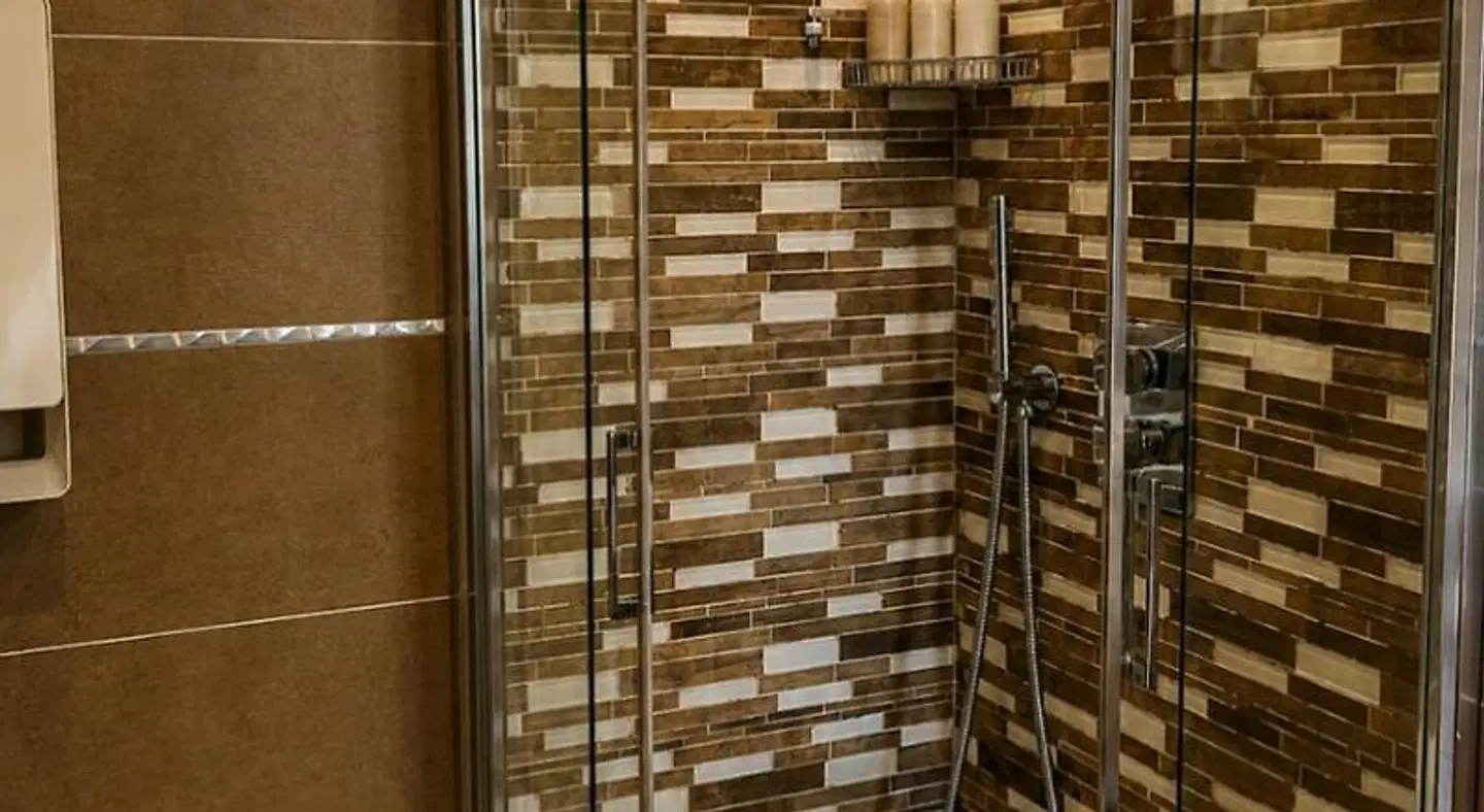 Real Rooms HEALTH_BEAUTY