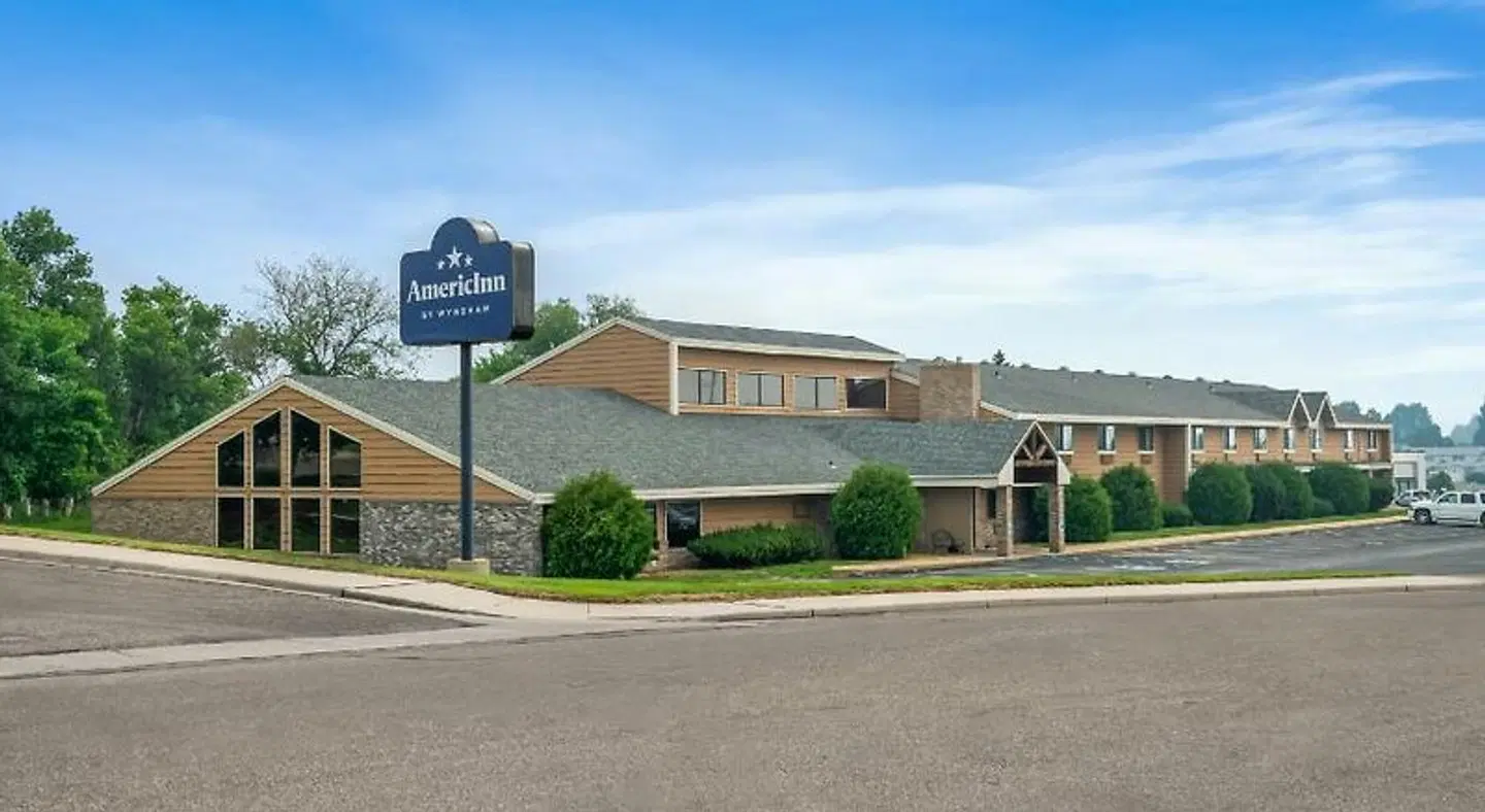 AmericInn by Wyndham Dickinson EXTERIOR