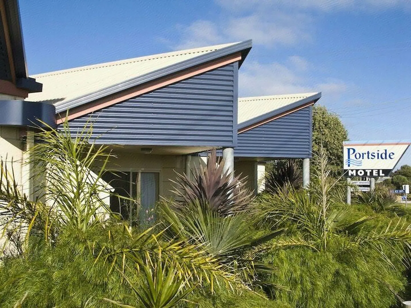 Portside Motel EXTERIOR