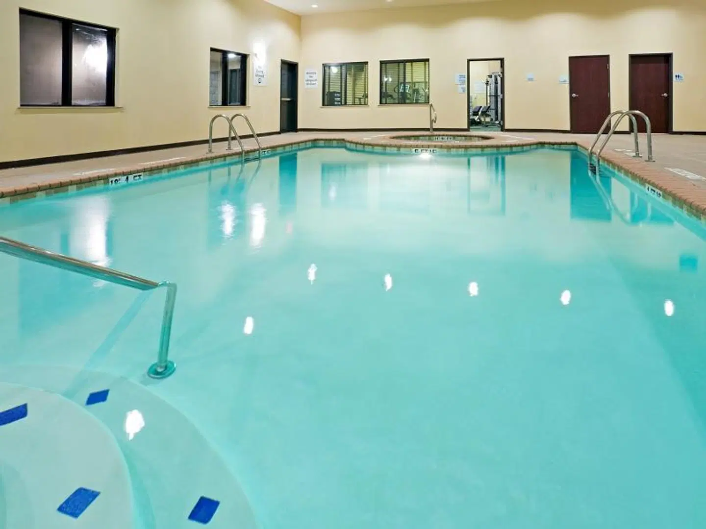 Holiday Inn Express & Suites Lubbock West by IHG Hallenbad