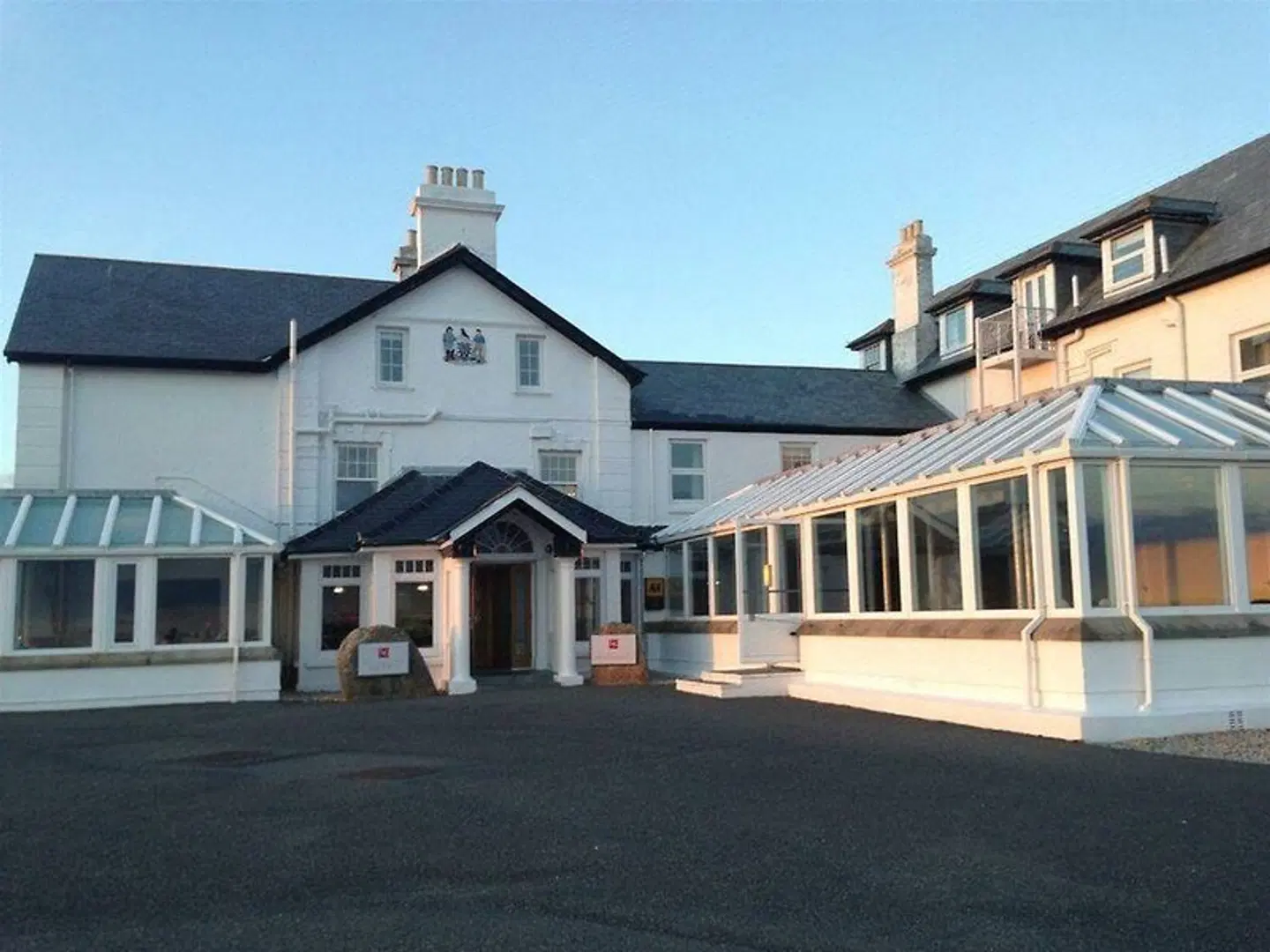 Land's End Hotel EXTERIOR