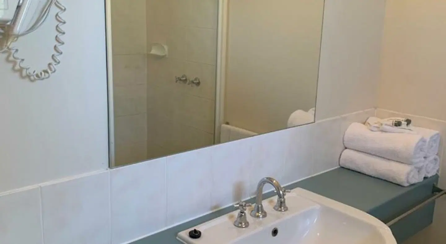Arthur Phillip Motor Inn Badezimmer