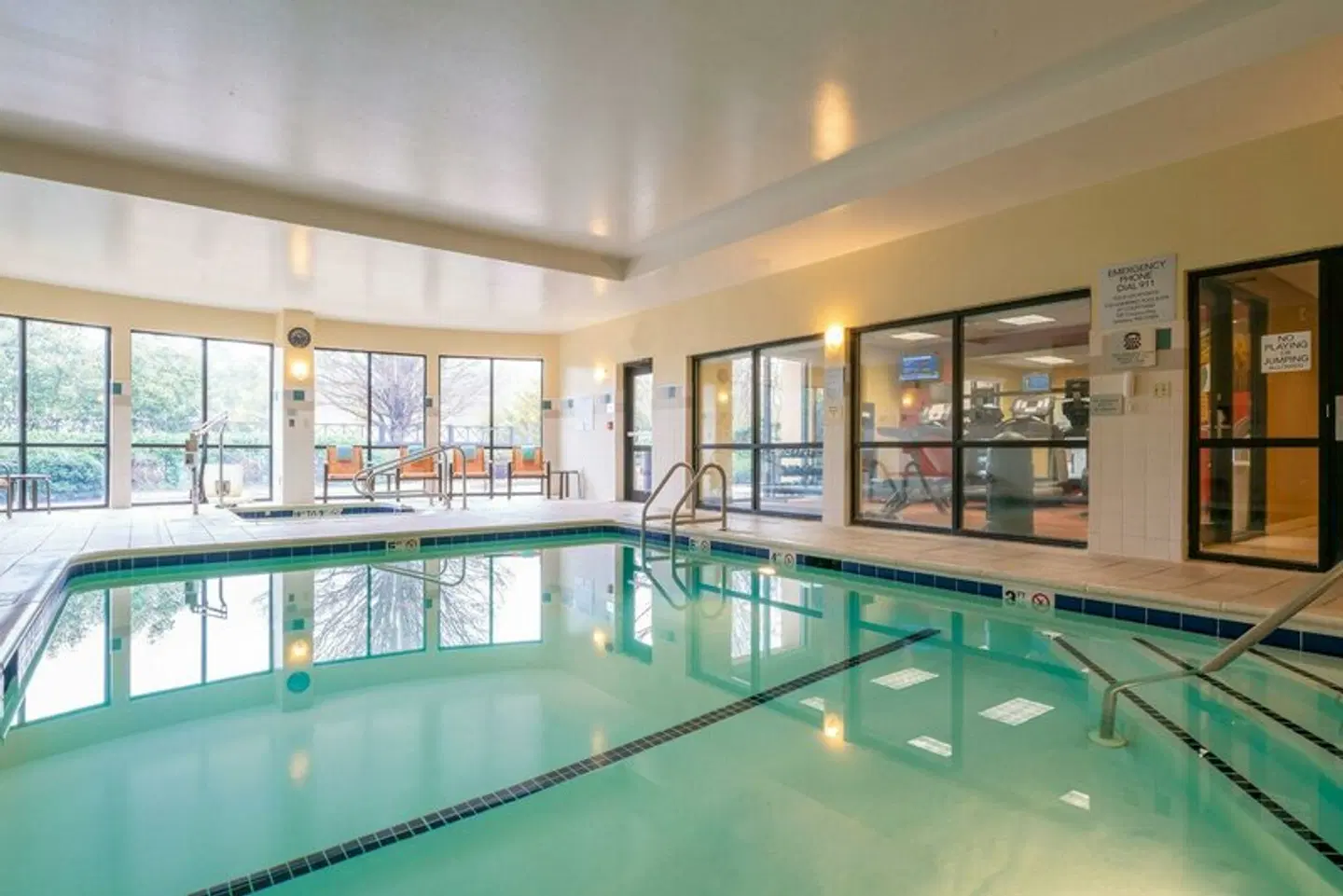 Courtyard by Marriott Salisbury Hallenbad