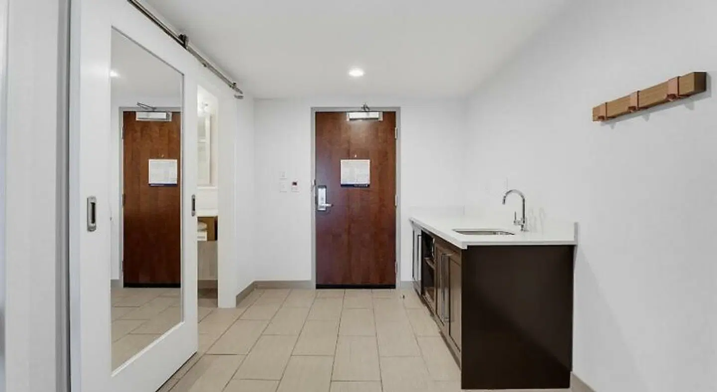 Hampton Inn by Hilton Detroit Dearborn ROOM_EXAMPLE