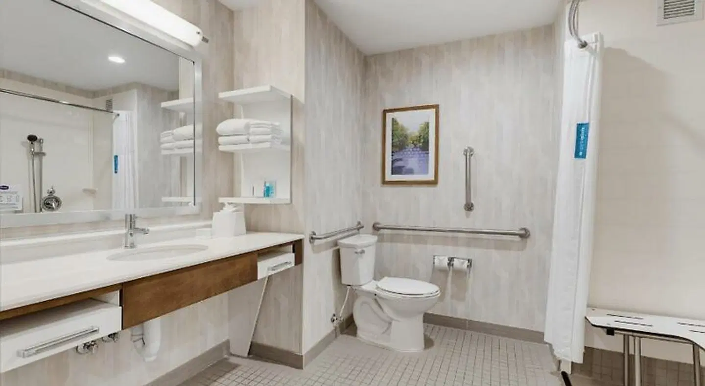 Hampton Inn by Hilton Detroit Dearborn Badezimmer