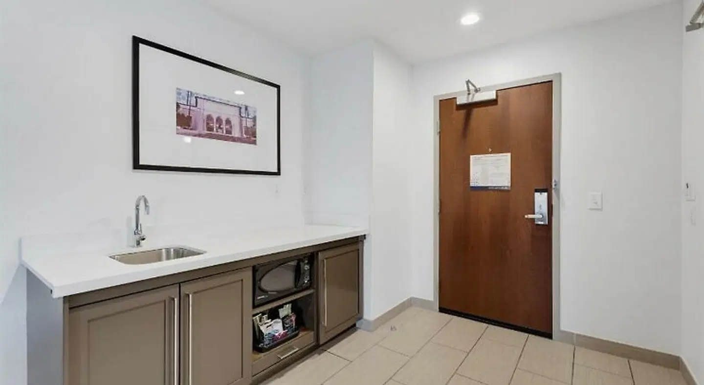 Hampton Inn by Hilton Detroit Dearborn ROOM_EXAMPLE