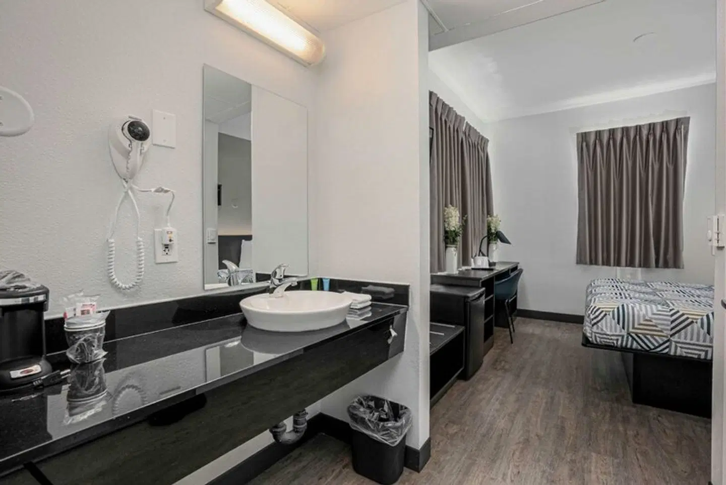 Motel 6 San Diego, CA - Downtown Badezimmer
