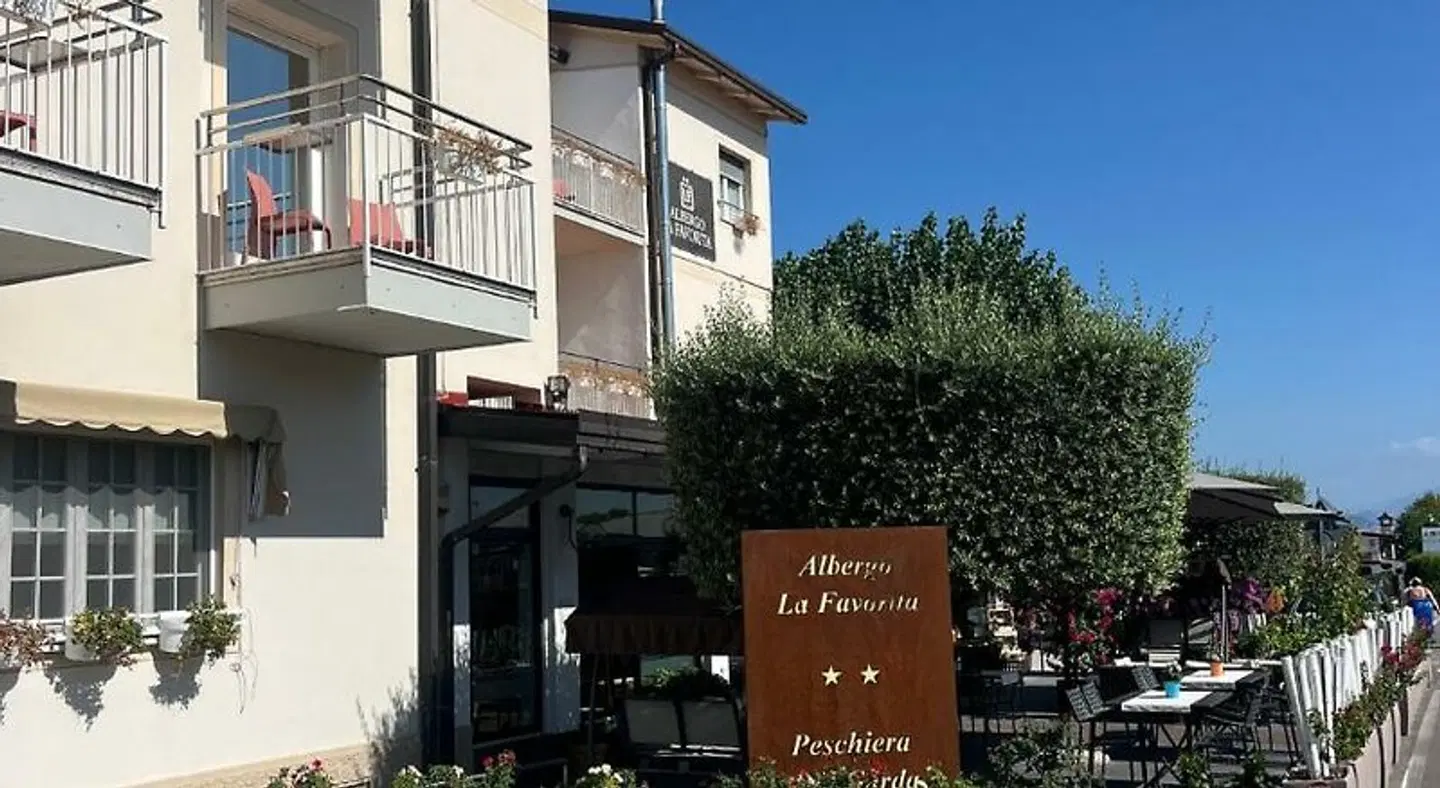 HOTEL LA FAVORITA EXTERIOR