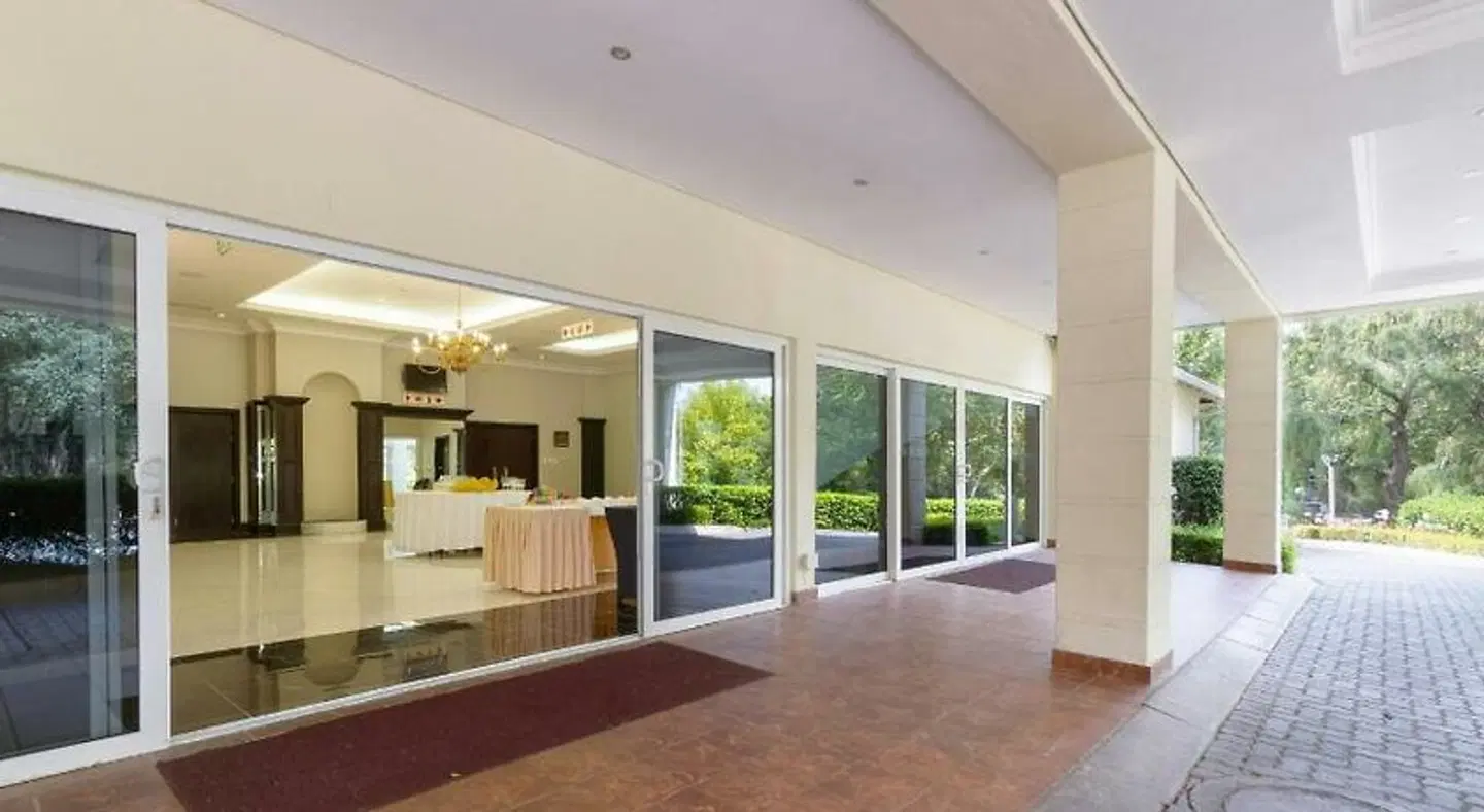 Holiday Inn Johannesburg Sunnyside Park by IHG LOUNGE_LOBBY