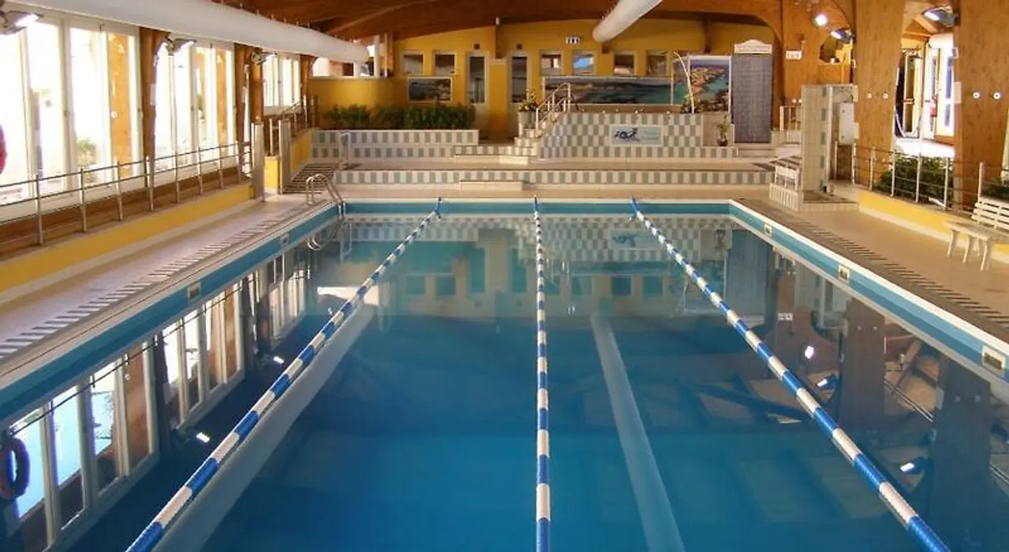 Hotel Residence Le Nereidi Hallenbad