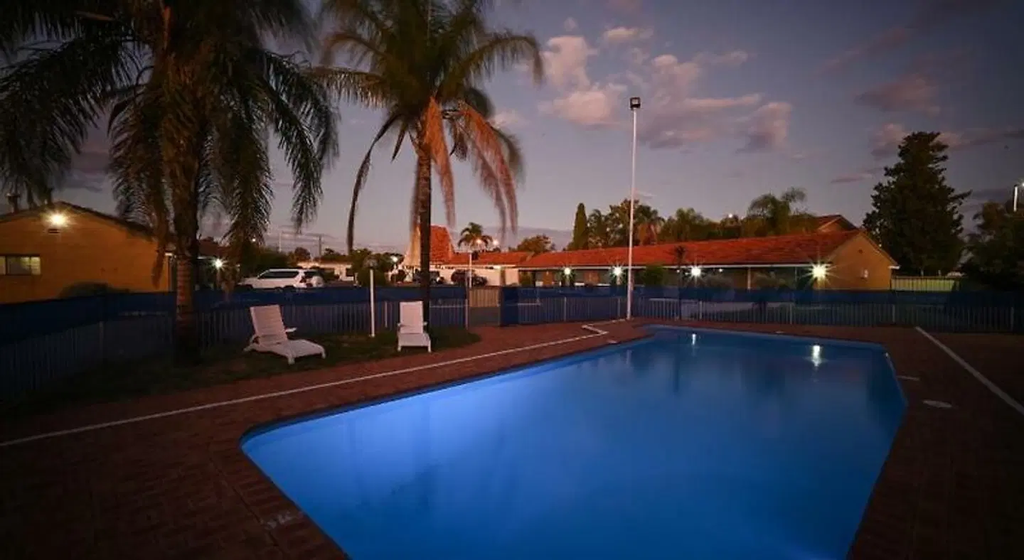 Hospitality Kalgoorlie, SureStay Collection by Best Western OUTDOOR_POOL