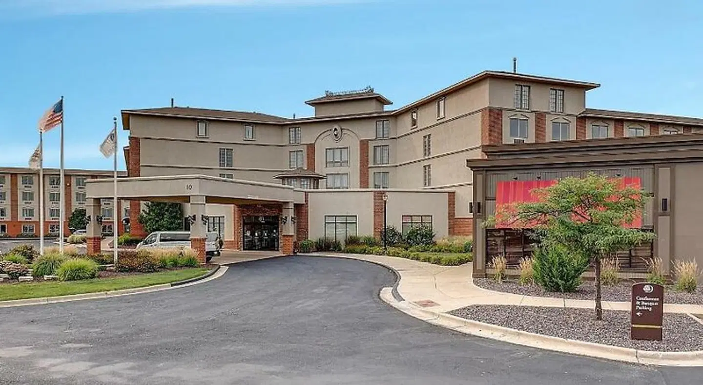 DoubleTree by Hilton Bloomington EXTERIOR