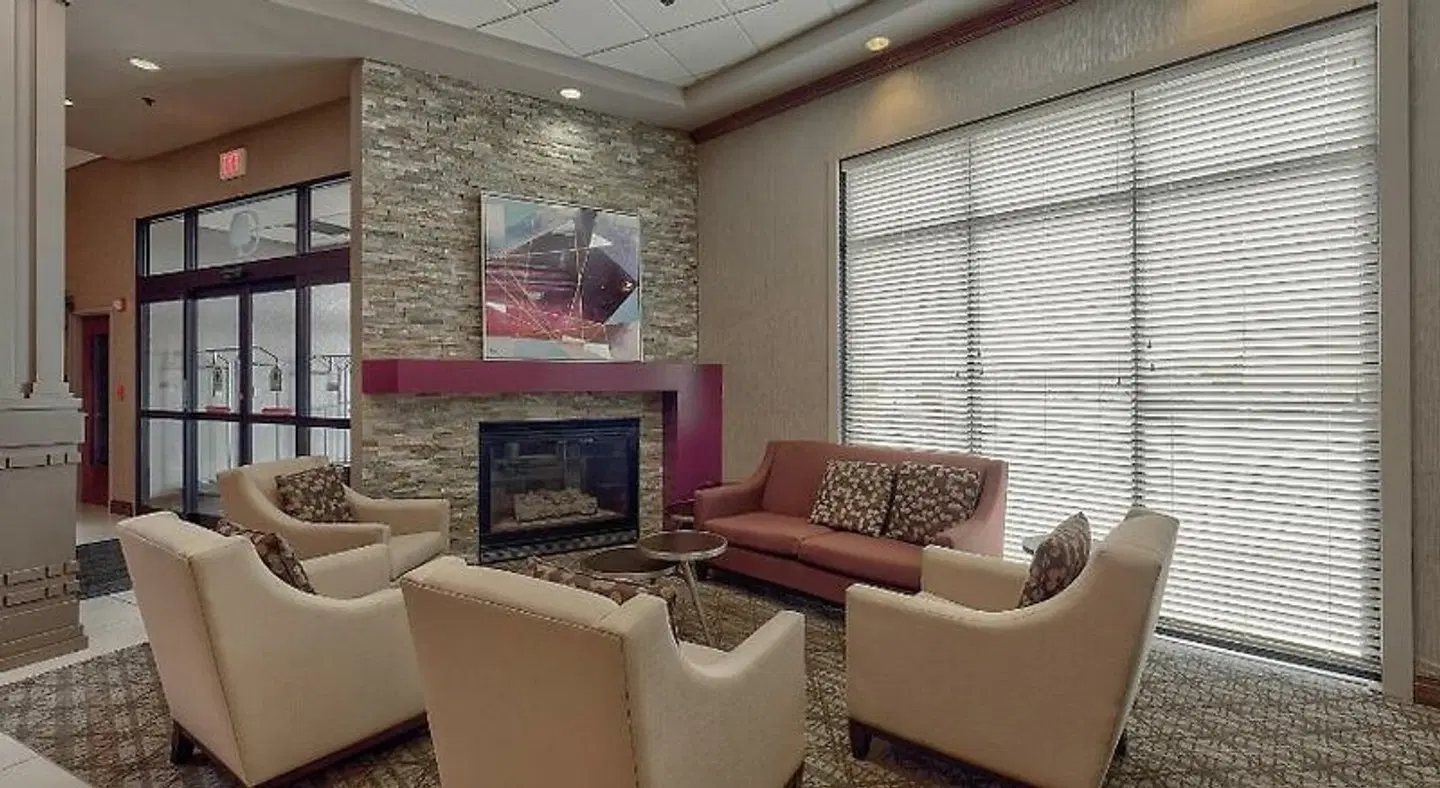 DoubleTree by Hilton Bloomington ROOM_EXAMPLE