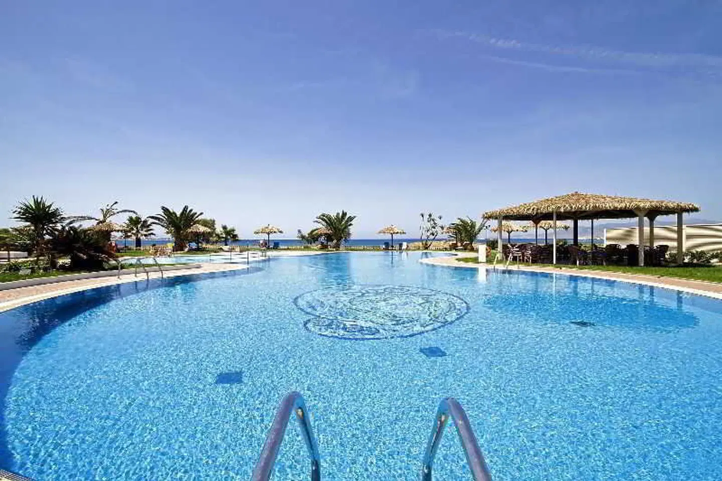 Plaza Beach Hotel OUTDOOR_POOL