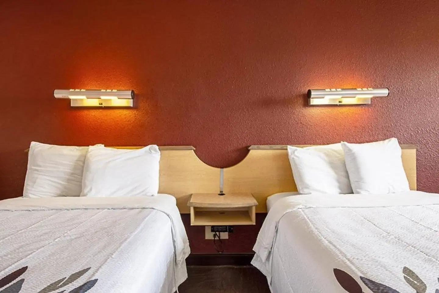 Red Roof Greensboro Airport ROOM_EXAMPLE