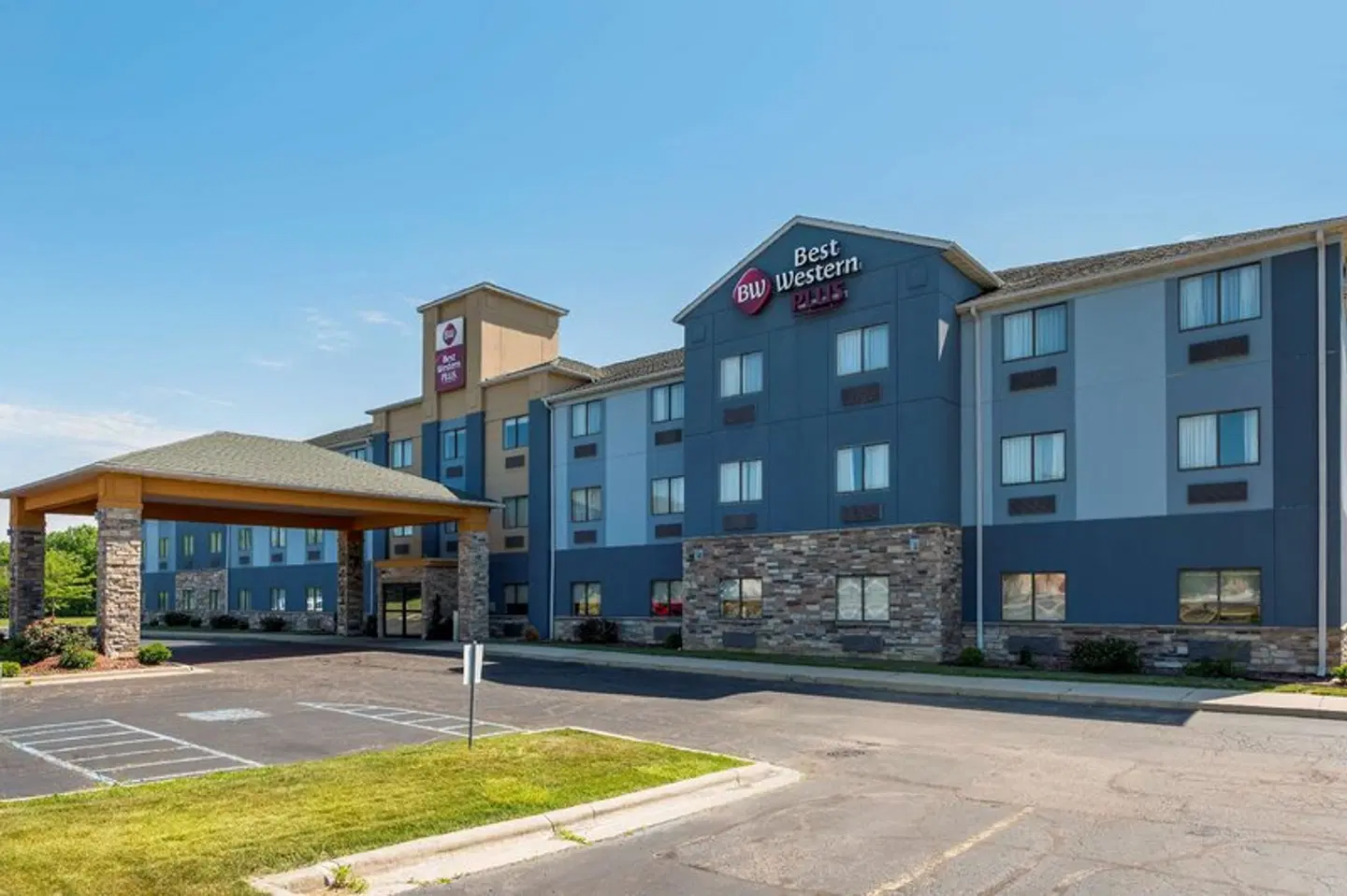 Best Western Plus Warsaw EXTERIOR