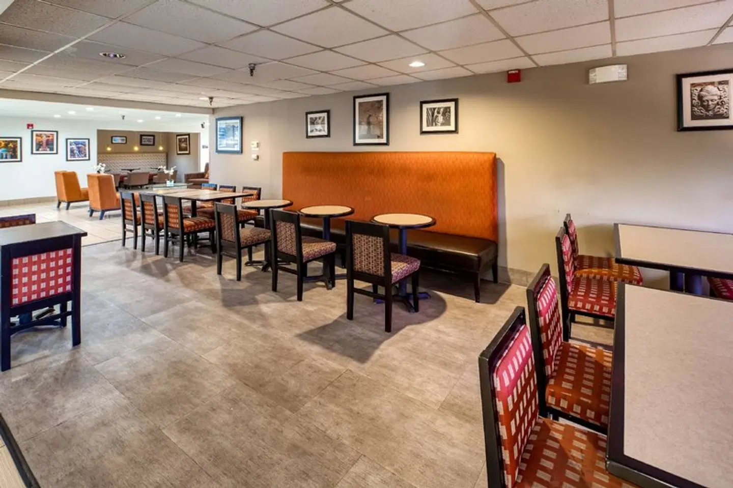 Baymont Inn & Suites Durham Bar