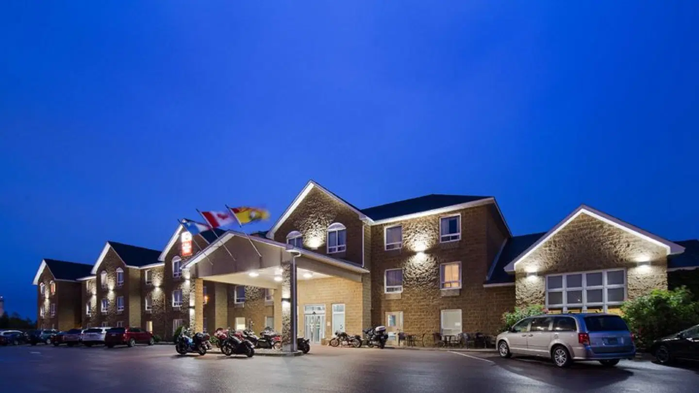 Best Western Plus Moncton EXTERIOR