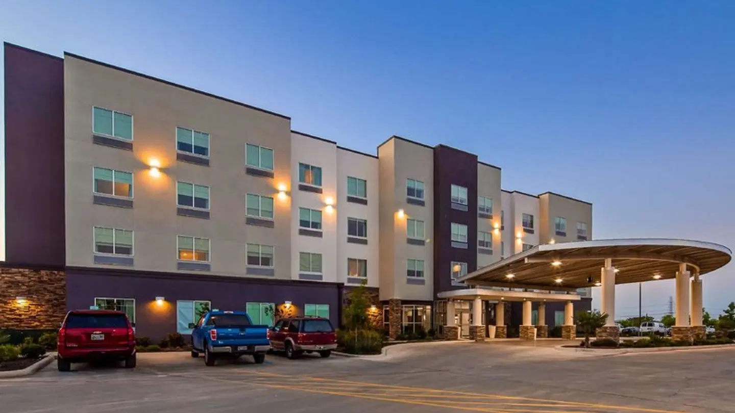 Best Western Plus Roland Inn & Suites EXTERIOR