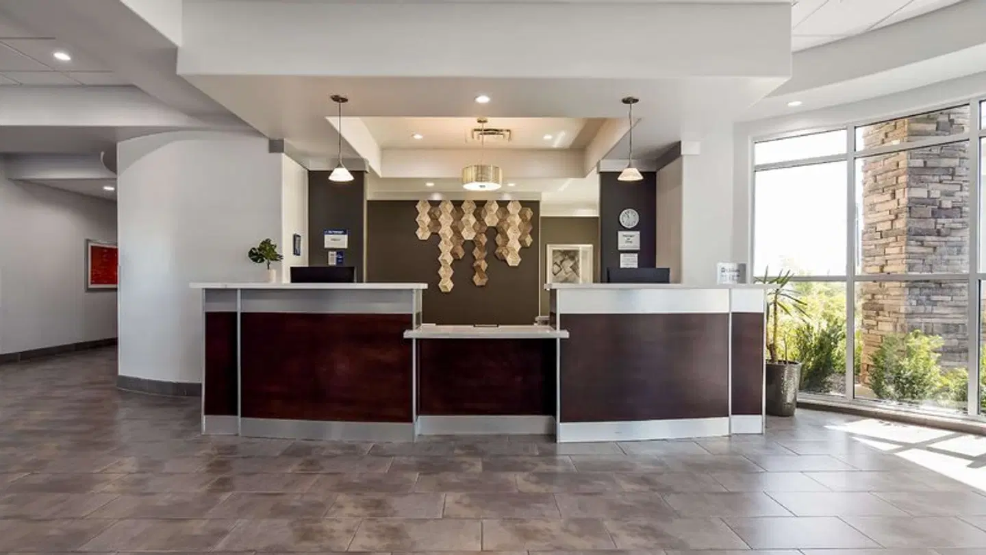 Best Western Plus Roland Inn & Suites LOUNGE_LOBBY