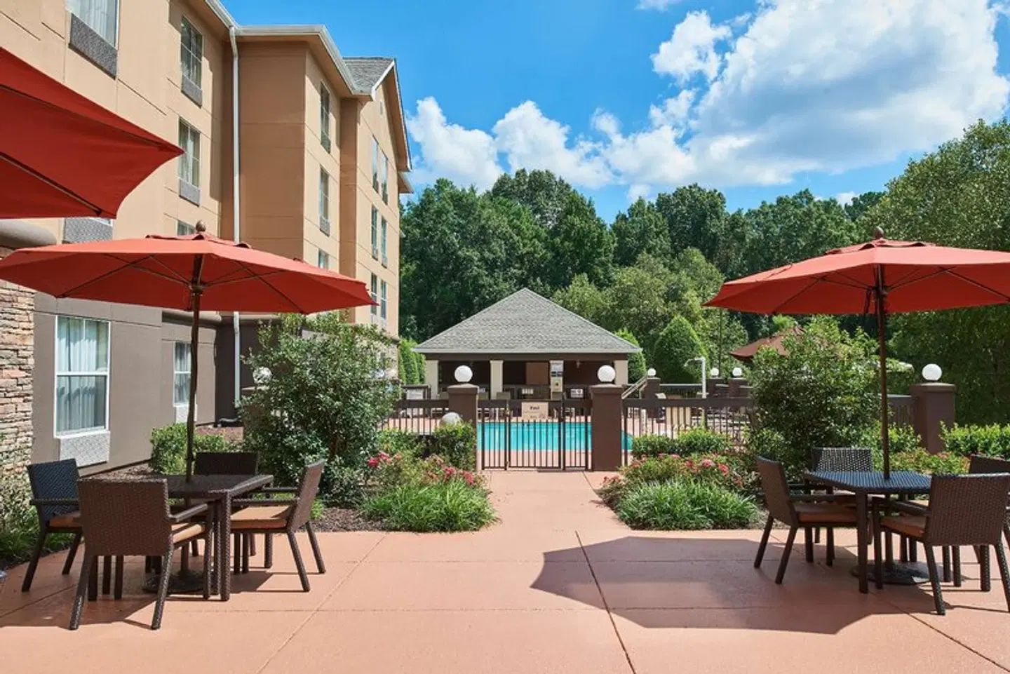 Hampton Inn & Suites Chapel Hill/Durham EXTERIOR