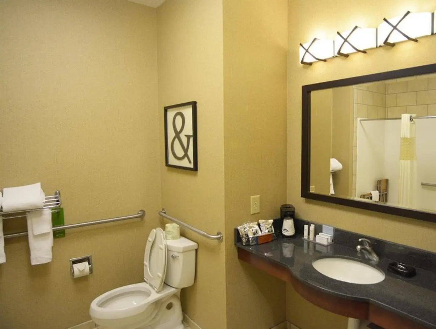 Hampton Inn Warsaw Badezimmer