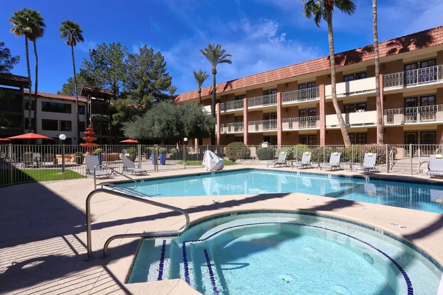 DoubleTree Suites by Hilton Tucson Airport OUTDOOR_POOL