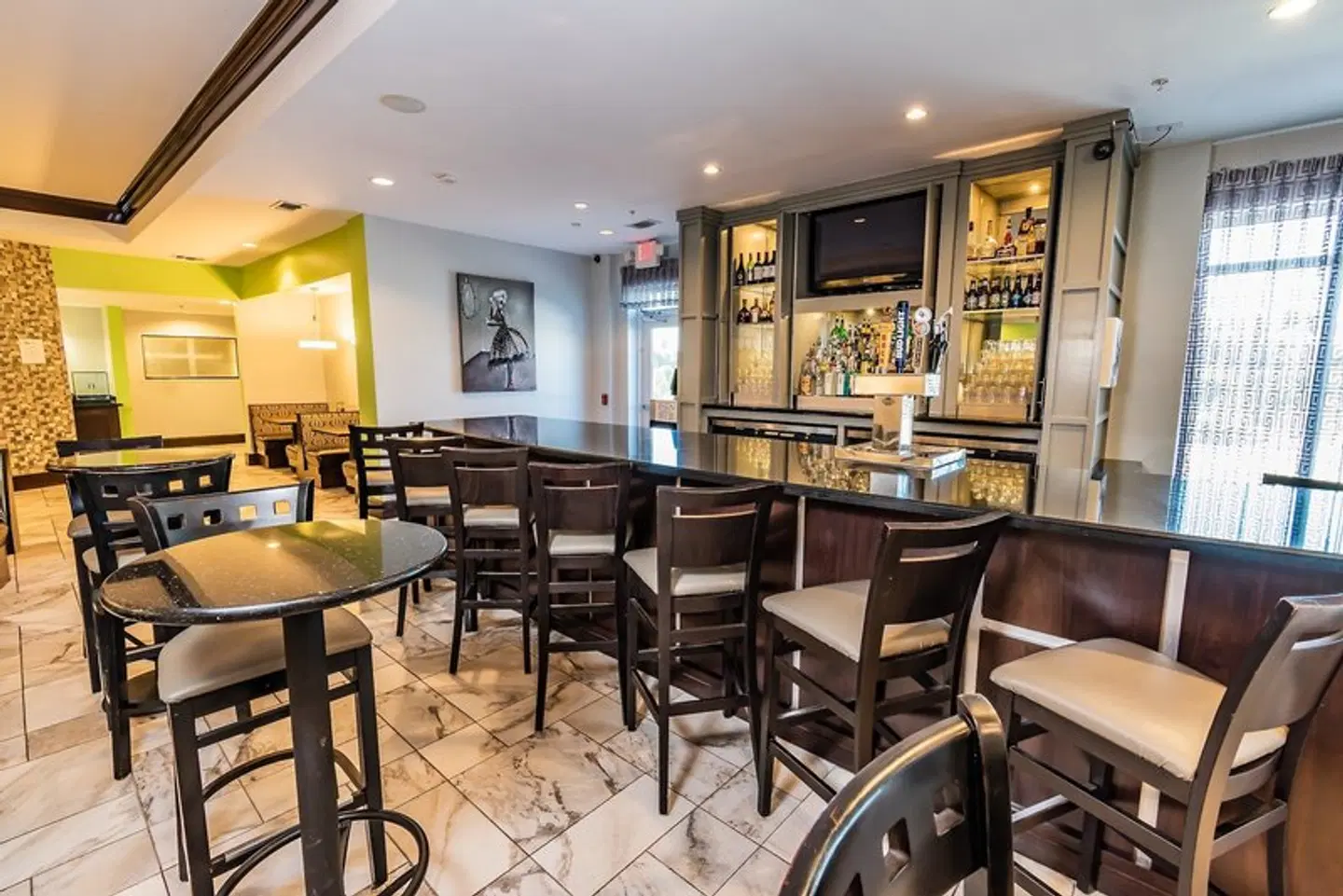 Holiday Inn Houston-Webster by IHG Bar