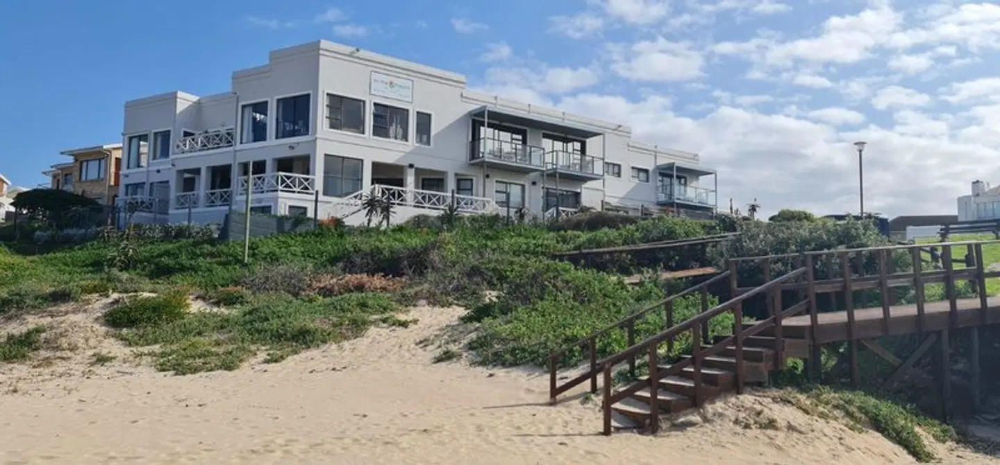 On the Beach Guesthouse & Apartments EXTERIOR